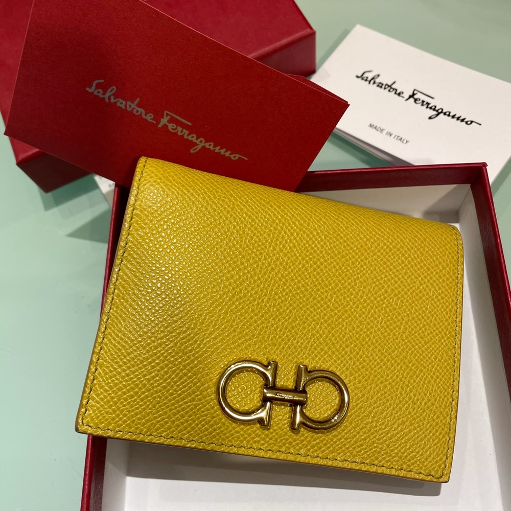 💯Brass Ferragamo Gancini Compact Wallet No Tax - Picture 6 of 15